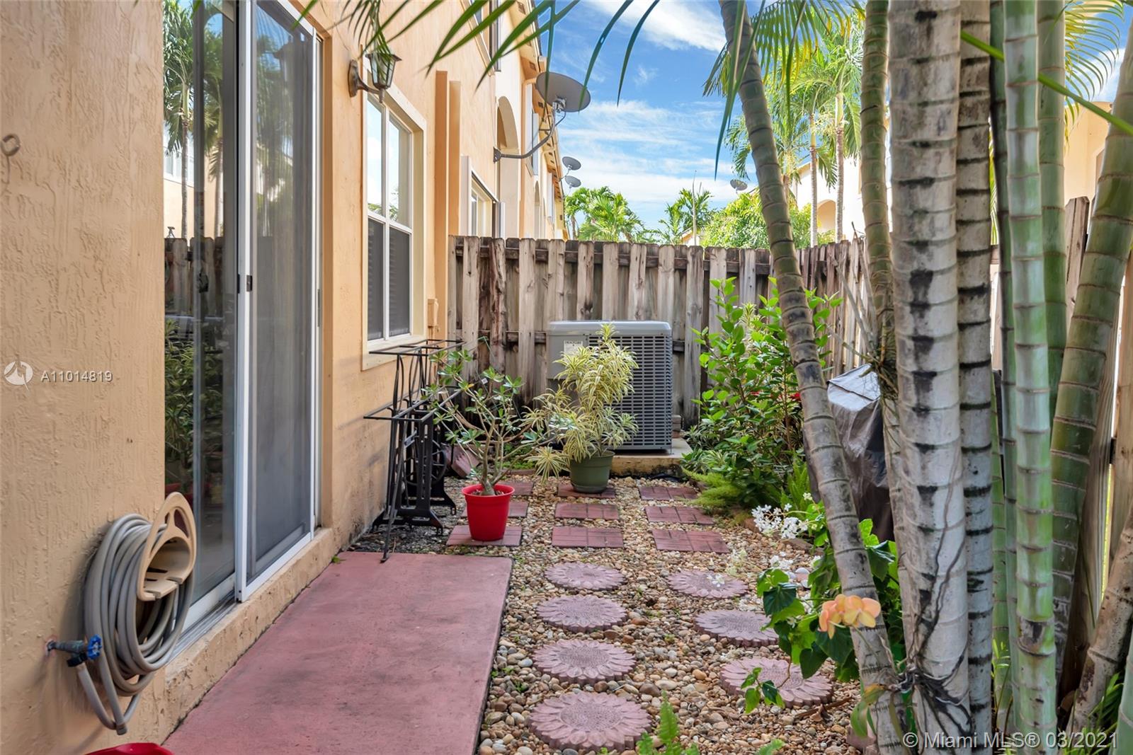 DORAL SOUTHEAST PATIO-HOM - Residential