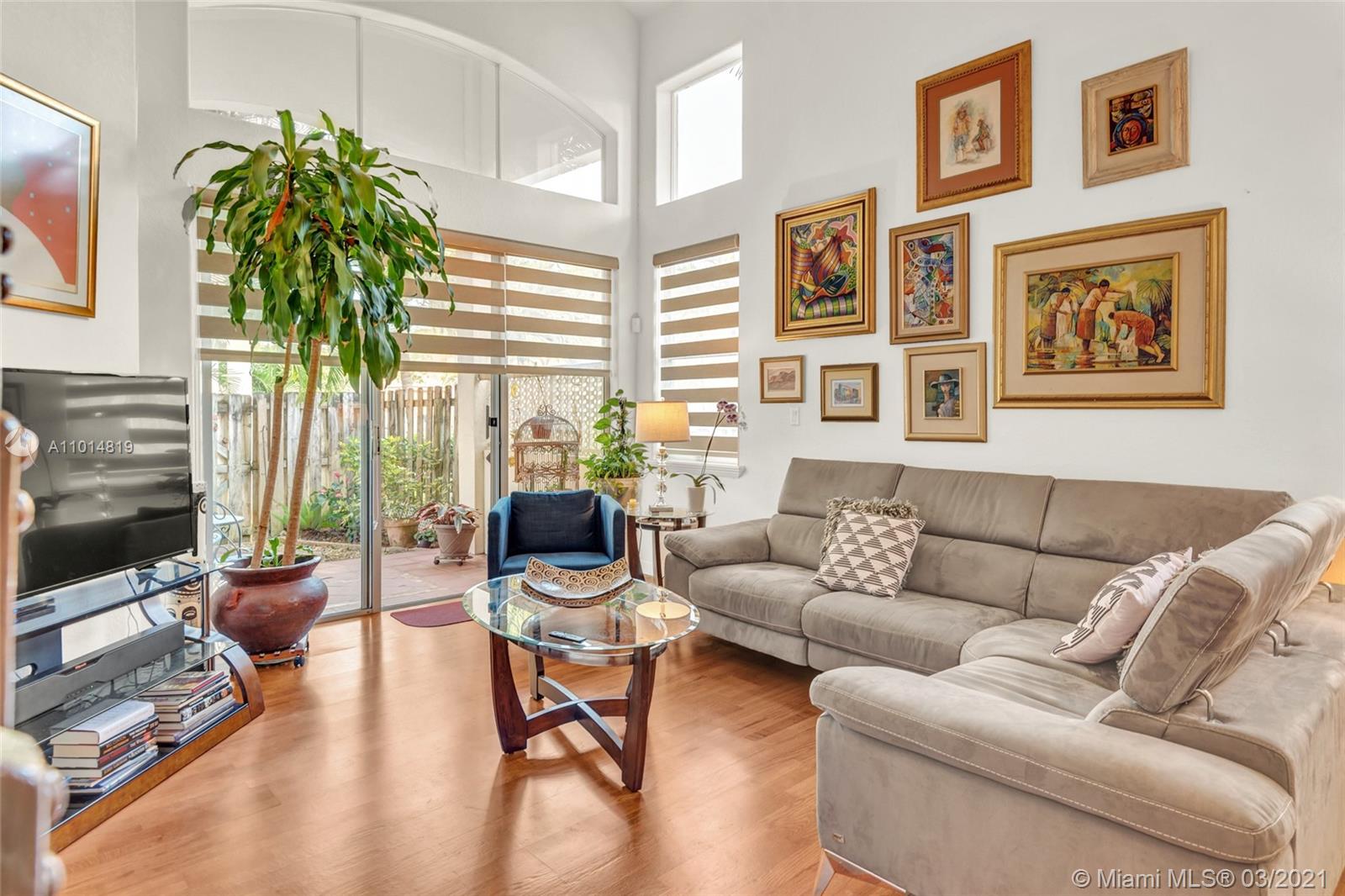 DORAL SOUTHEAST PATIO-HOM - Residential