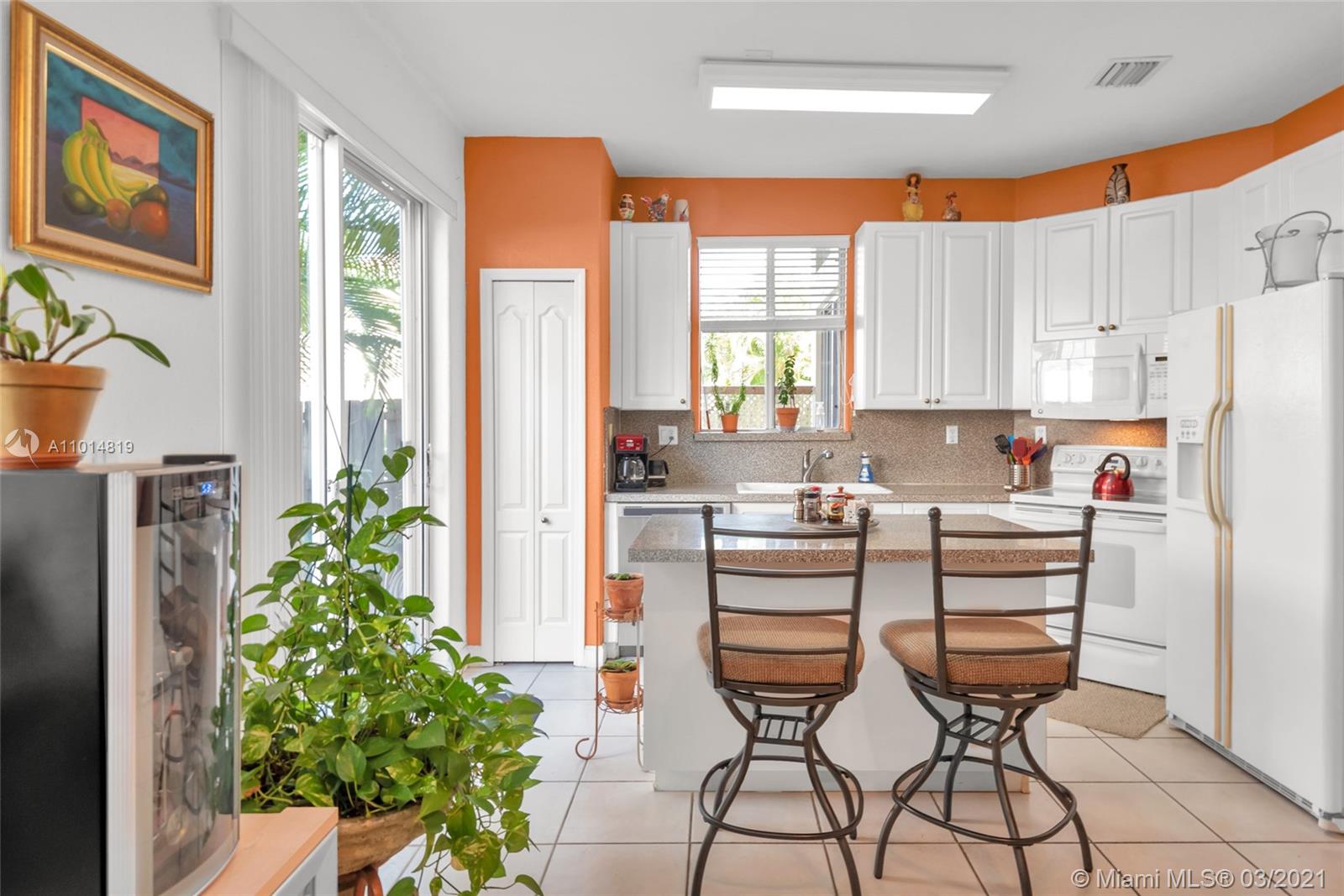 DORAL SOUTHEAST PATIO-HOM - Residential