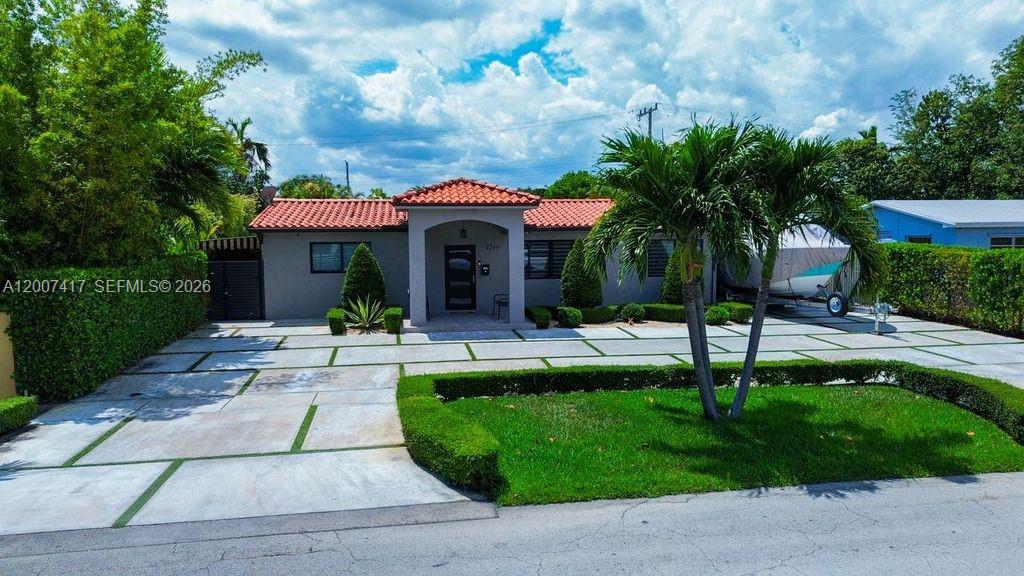 HIALEAH ESTATES - Residential