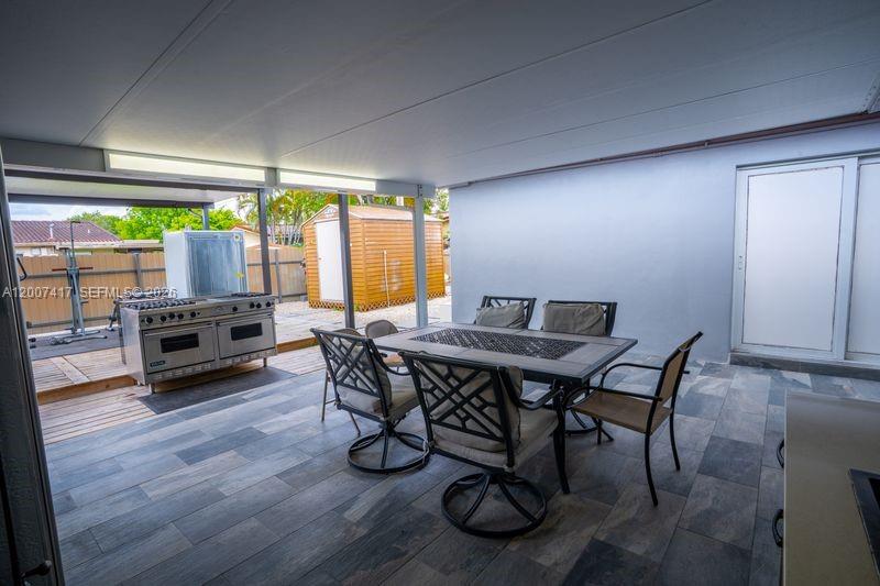 HIALEAH ESTATES - Residential