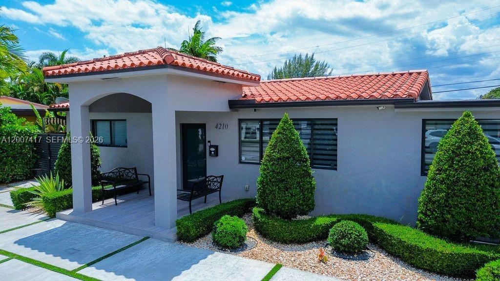 HIALEAH ESTATES - Residential