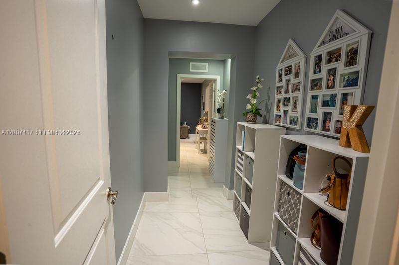 HIALEAH ESTATES - Residential