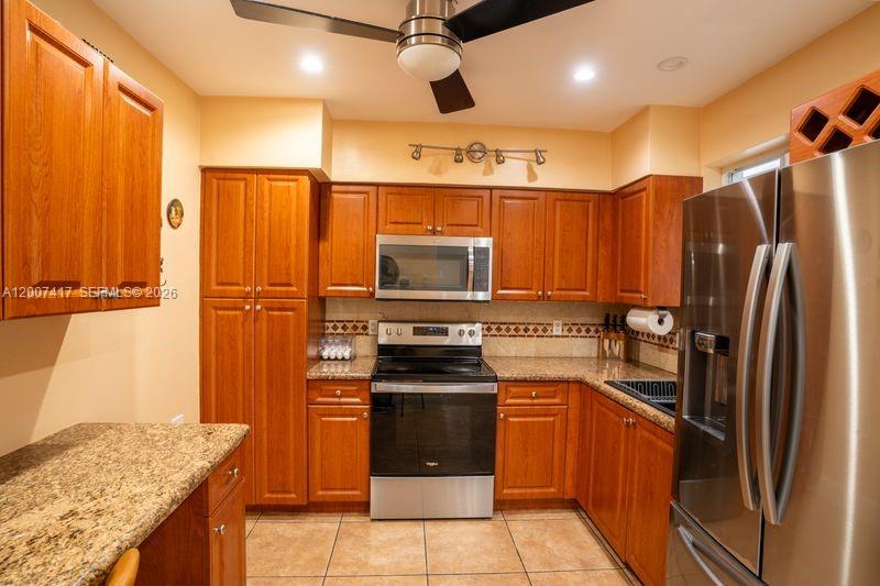 HIALEAH ESTATES - Residential
