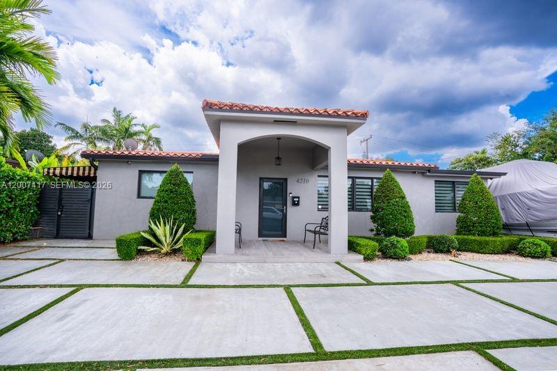 HIALEAH ESTATES - Residential
