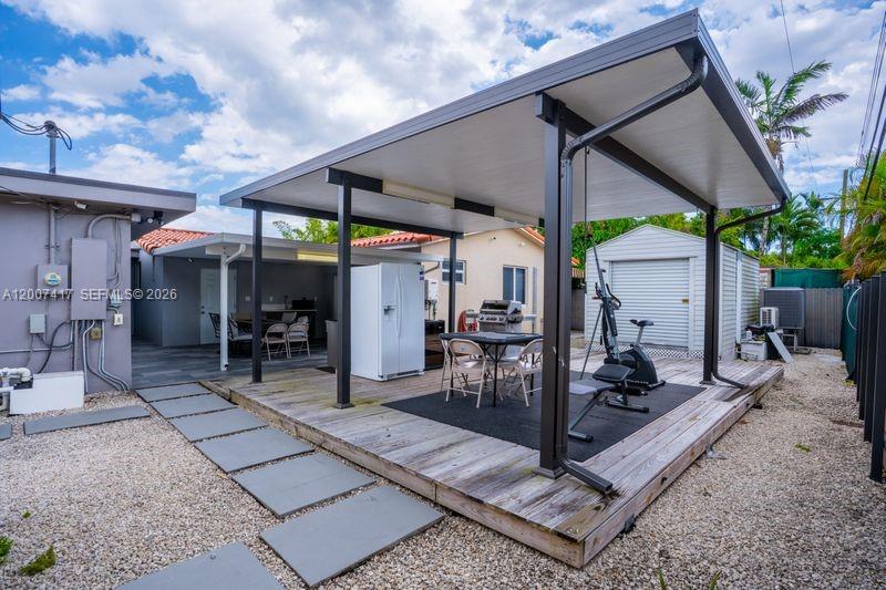 HIALEAH ESTATES - Residential