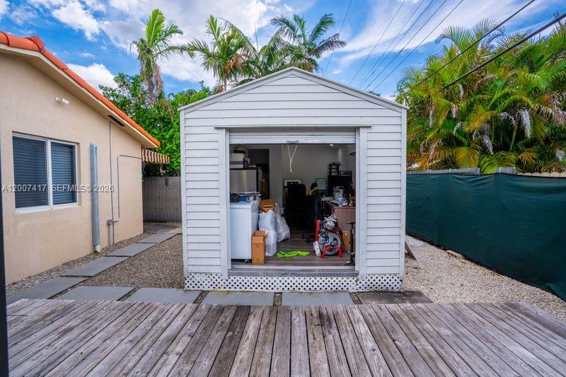 HIALEAH ESTATES - Residential