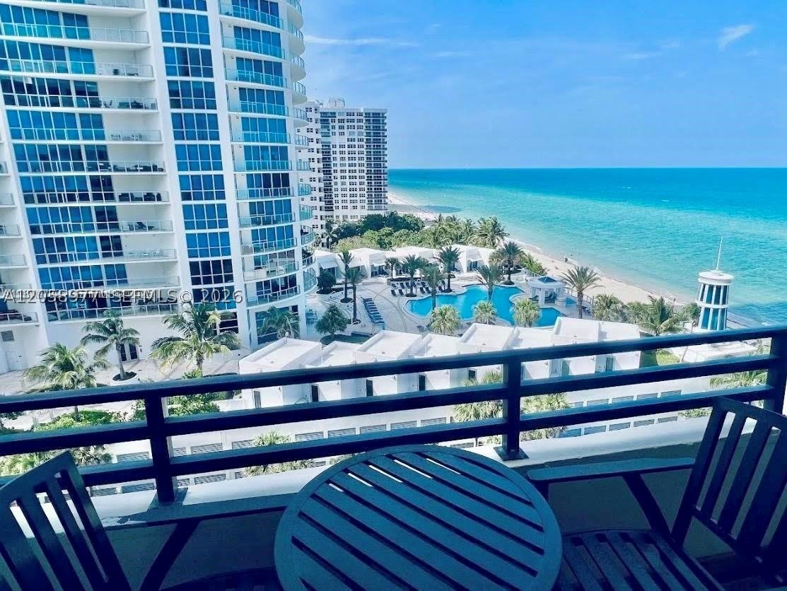 ALEXANDER TOWERS CONDO - Residential
