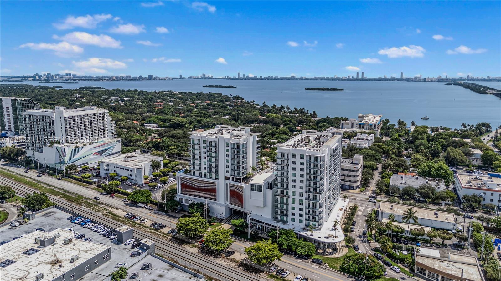 QUADRO CONDO - Residential