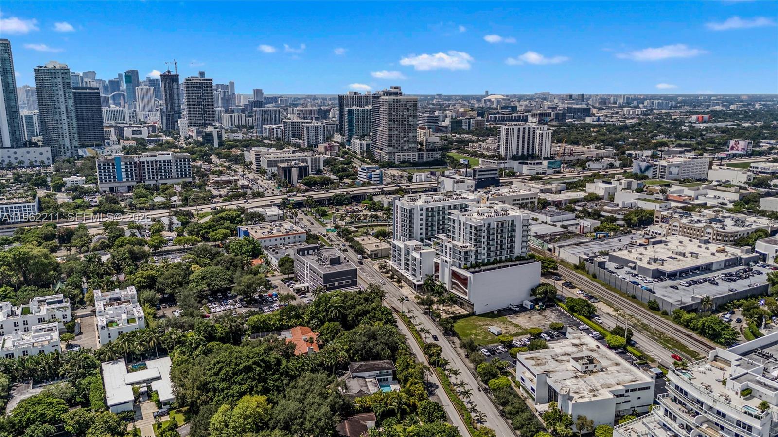 QUADRO CONDO - Residential