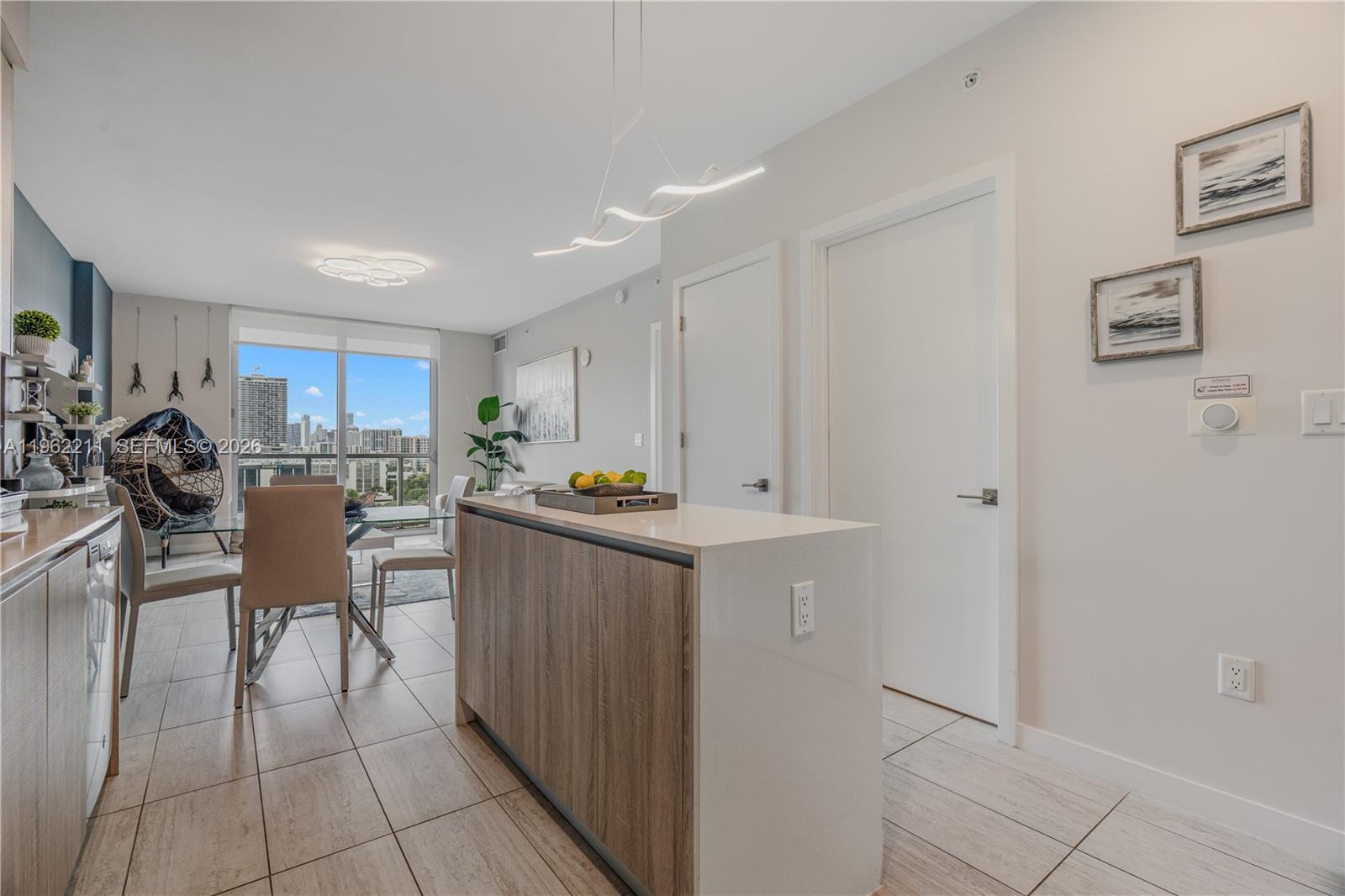 QUADRO CONDO - Residential