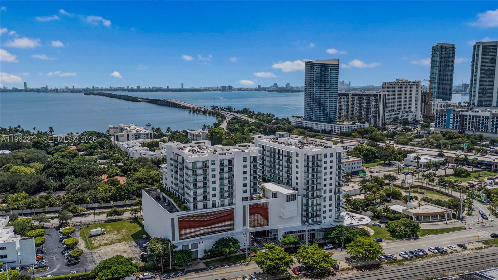 QUADRO CONDO - Residential