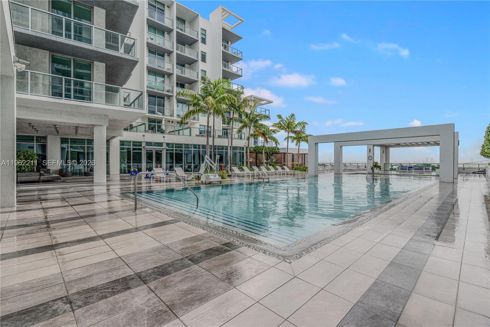 QUADRO CONDO - Residential