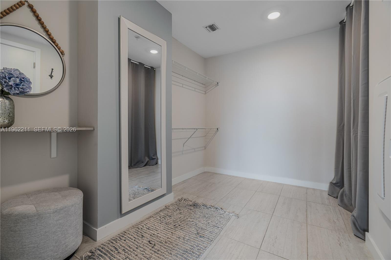 QUADRO CONDO - Residential