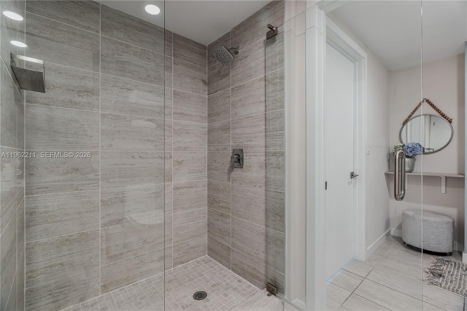 QUADRO CONDO - Residential