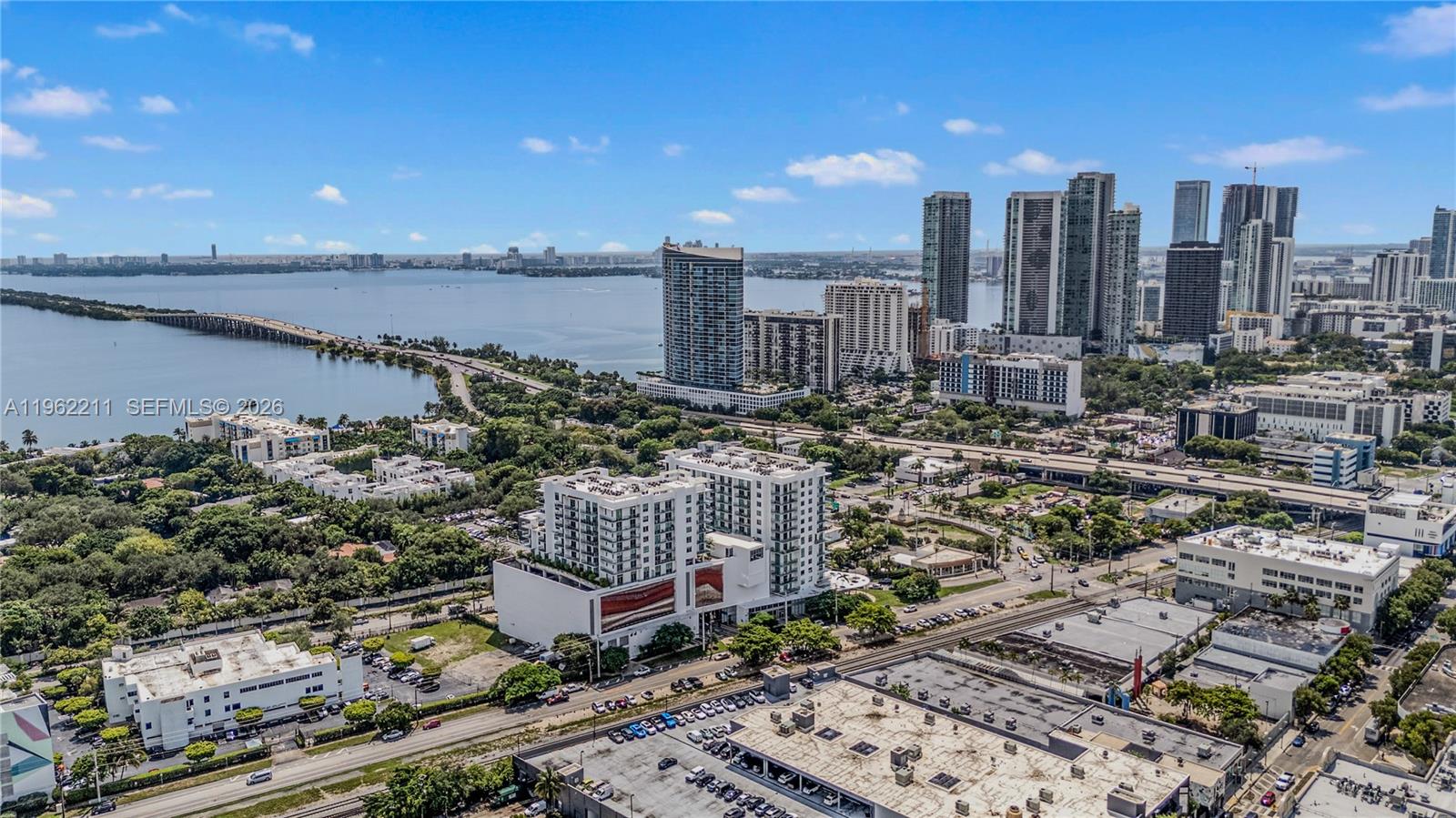 QUADRO CONDO - Residential