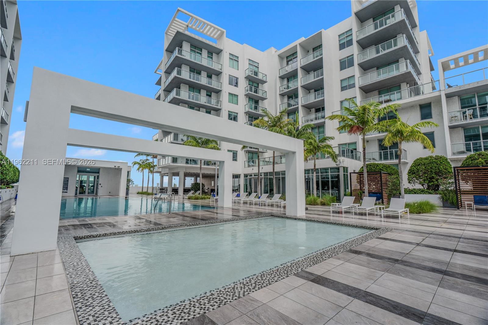 QUADRO CONDO - Residential
