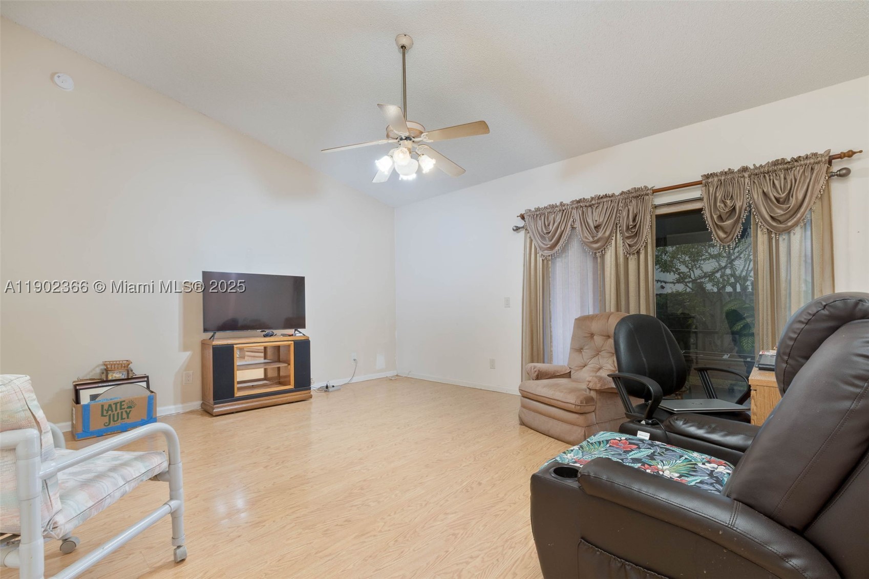 HAWKES BLUFF - Residential