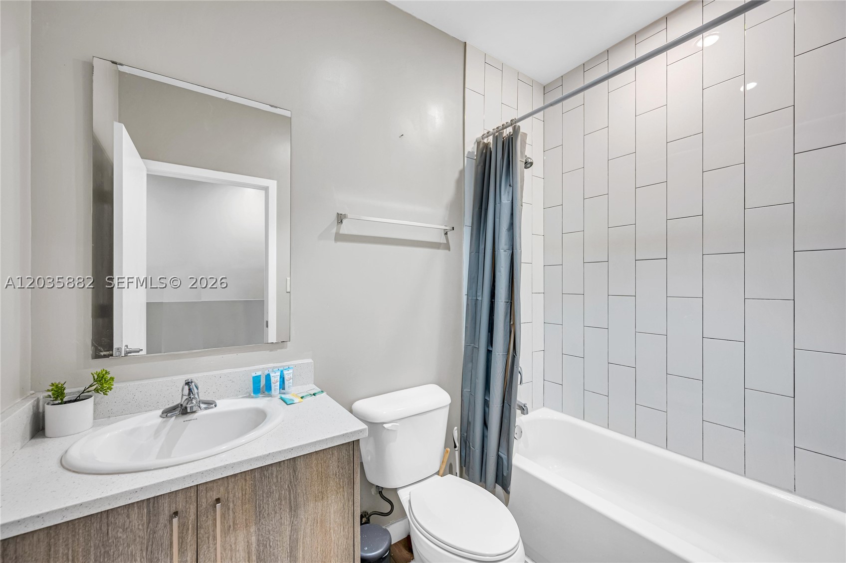 BISCAYNE GARDENS SEC A - Residential Lease