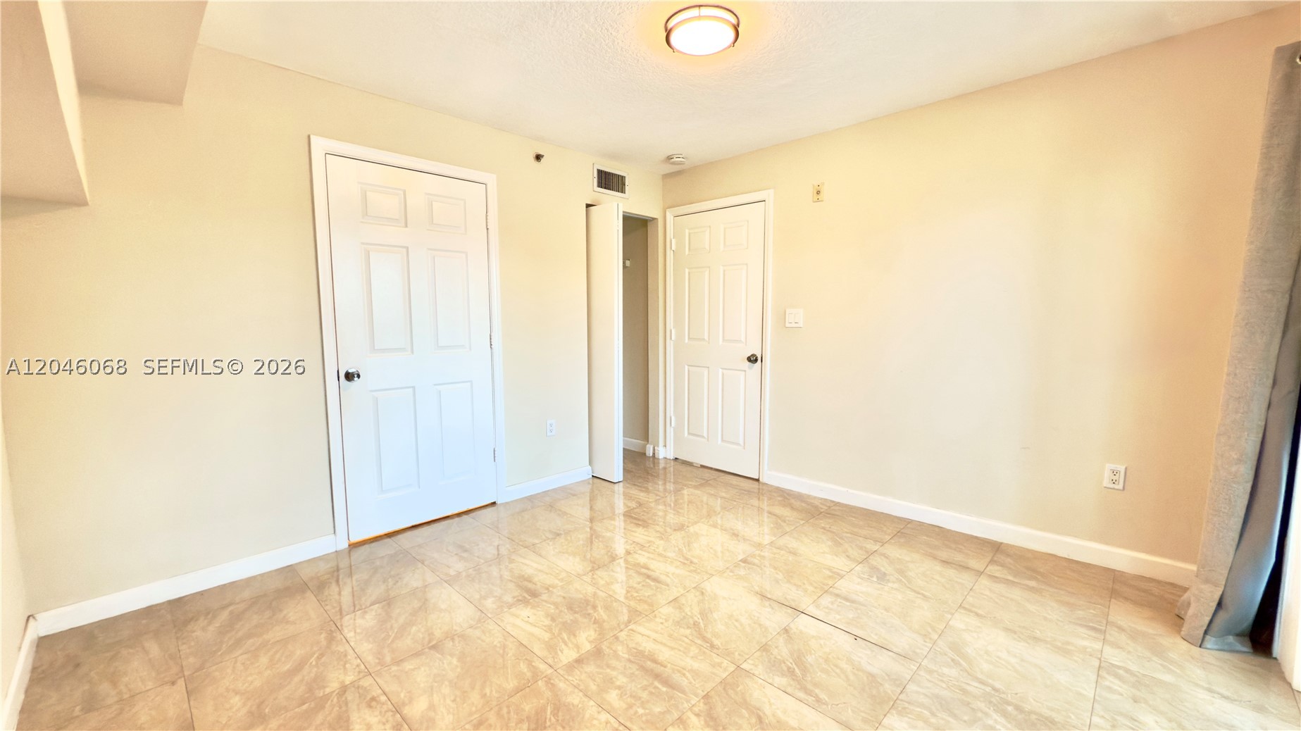 LAS BRISAS OF MIAMI BEACH - Residential
