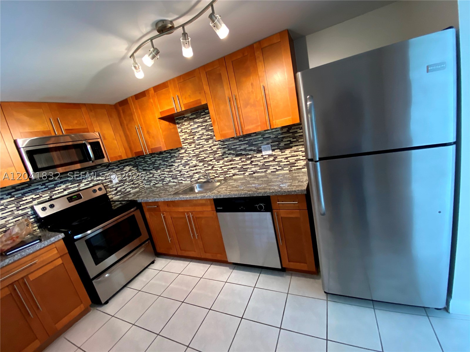 PARKWOOD - Residential Lease