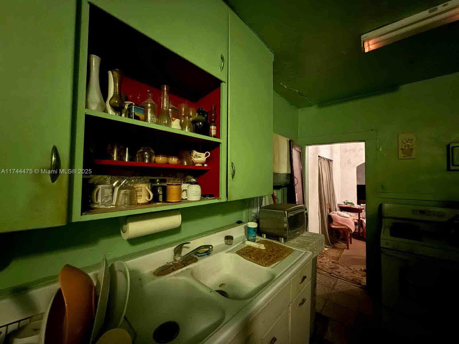 17TH AVE MANOR - Residential Income