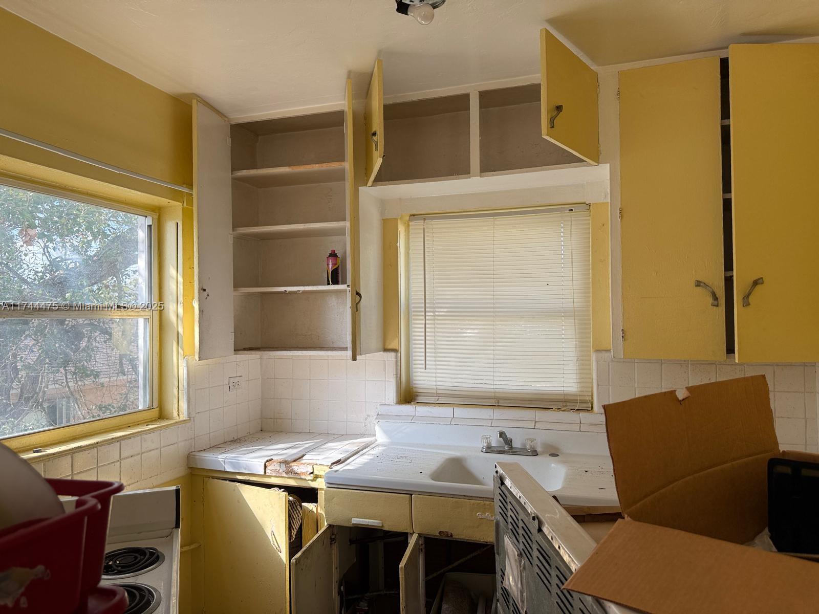 17TH AVE MANOR - Residential Income