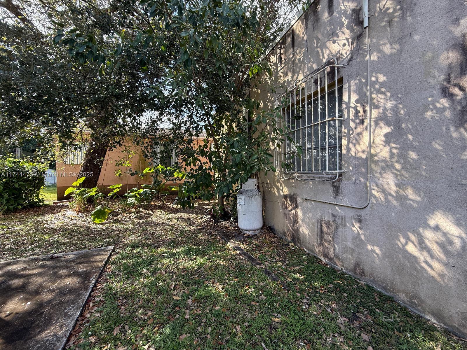 17TH AVE MANOR - Residential Income