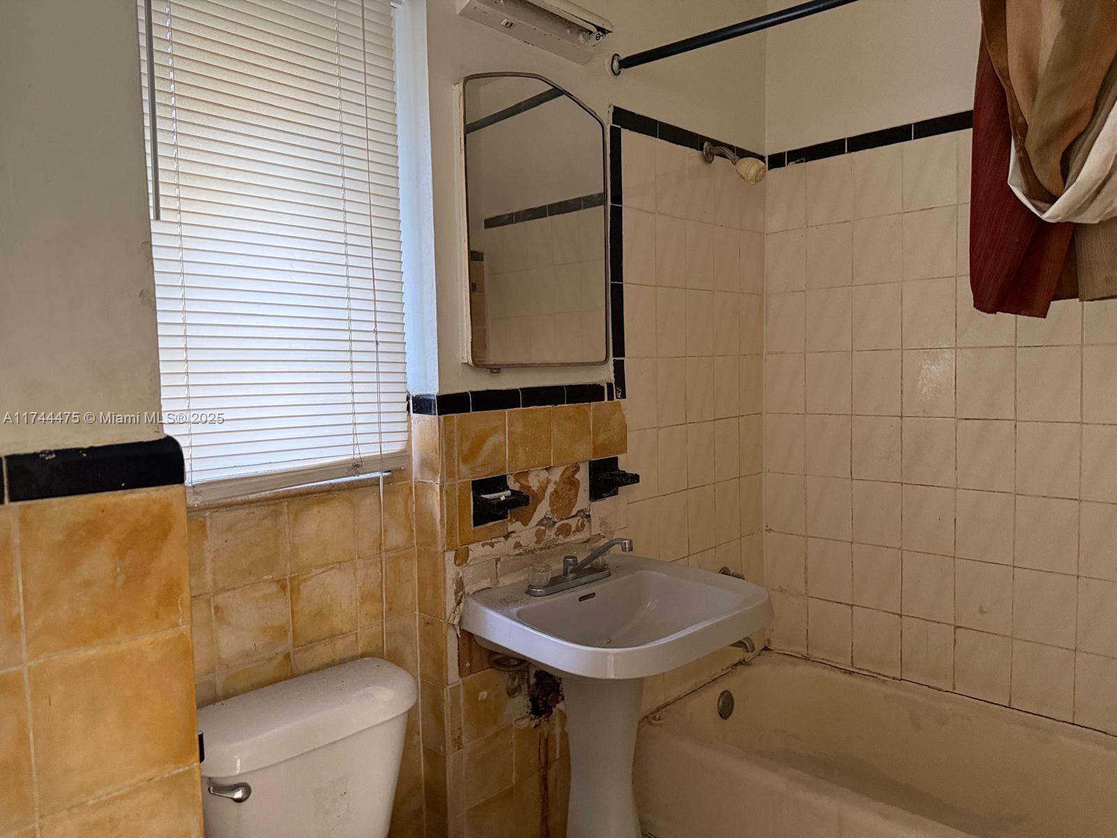 17TH AVE MANOR - Residential Income