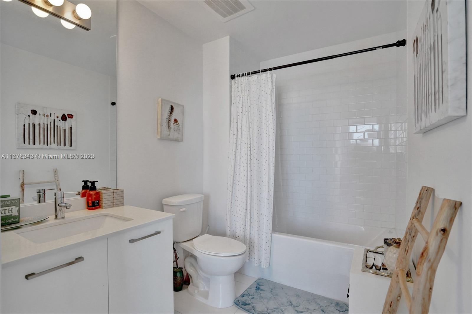 CENTRO CONDO - Residential
