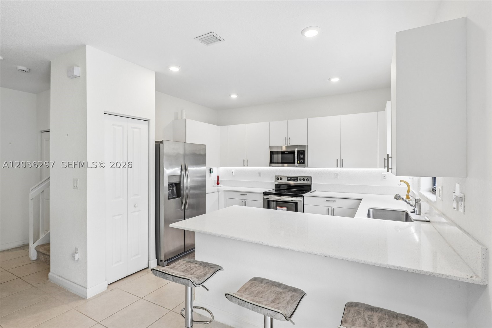 VISTA LAGO - Residential