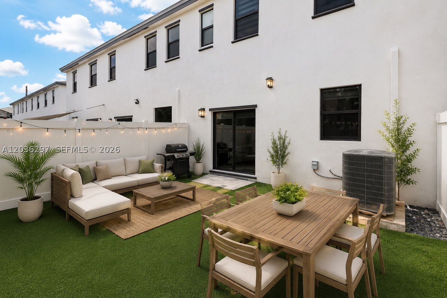 VISTA LAGO - Residential