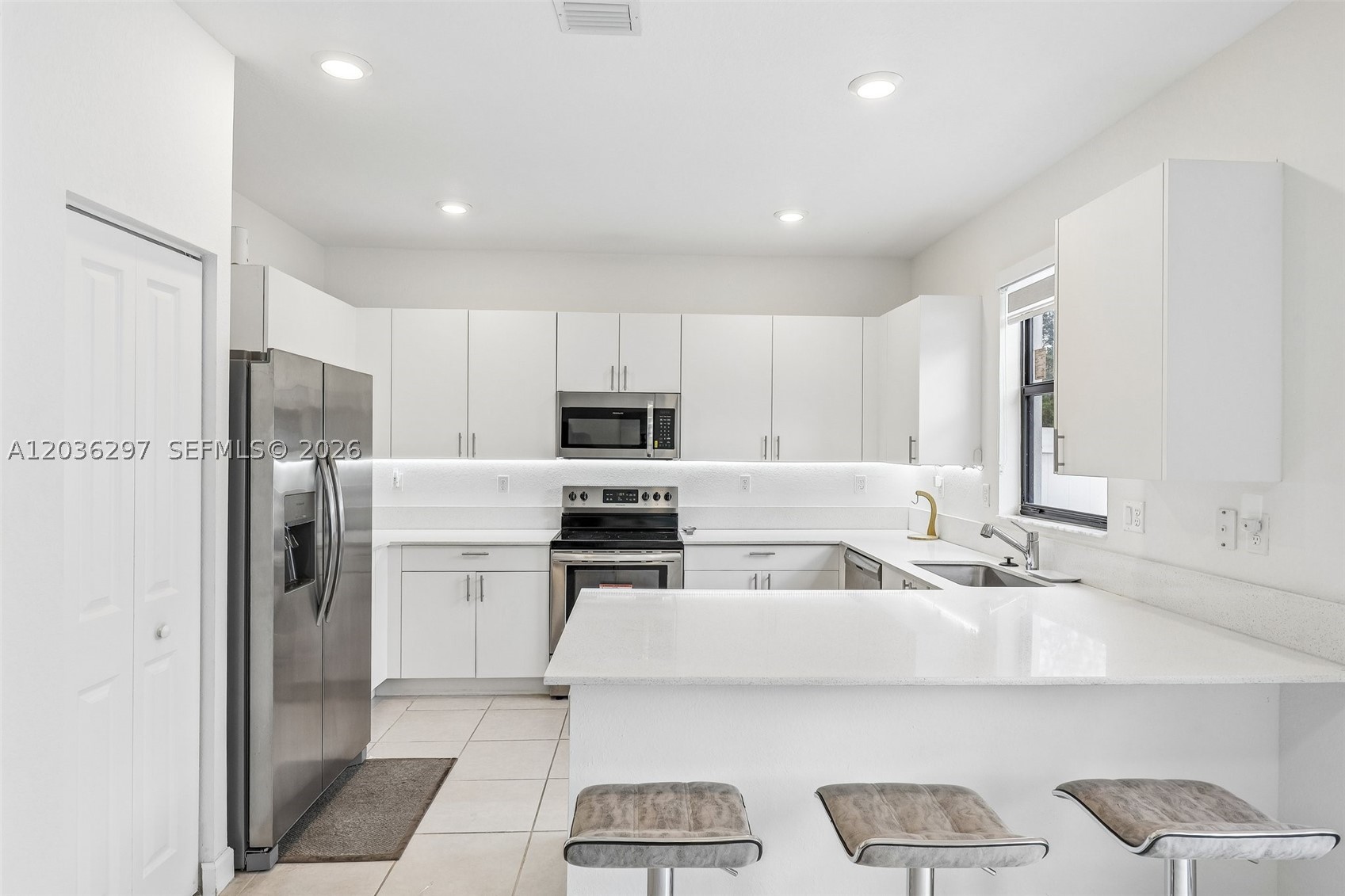 VISTA LAGO - Residential