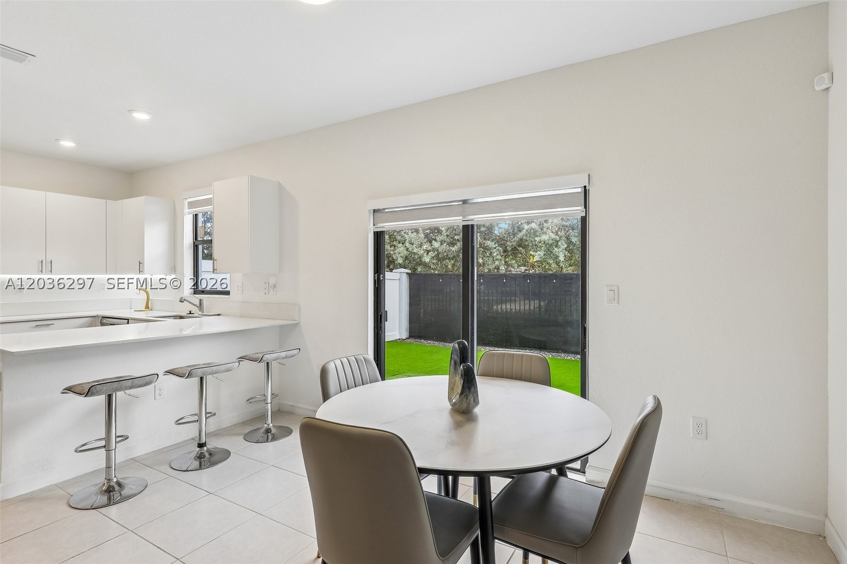 VISTA LAGO - Residential
