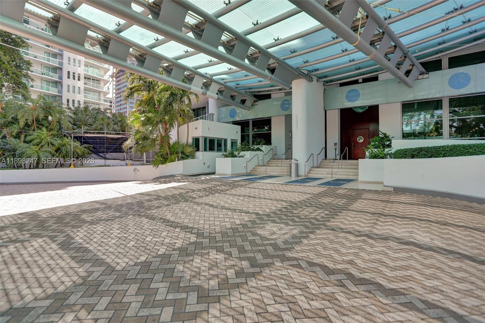 GROVENOR HOUSE CONDO - Residential