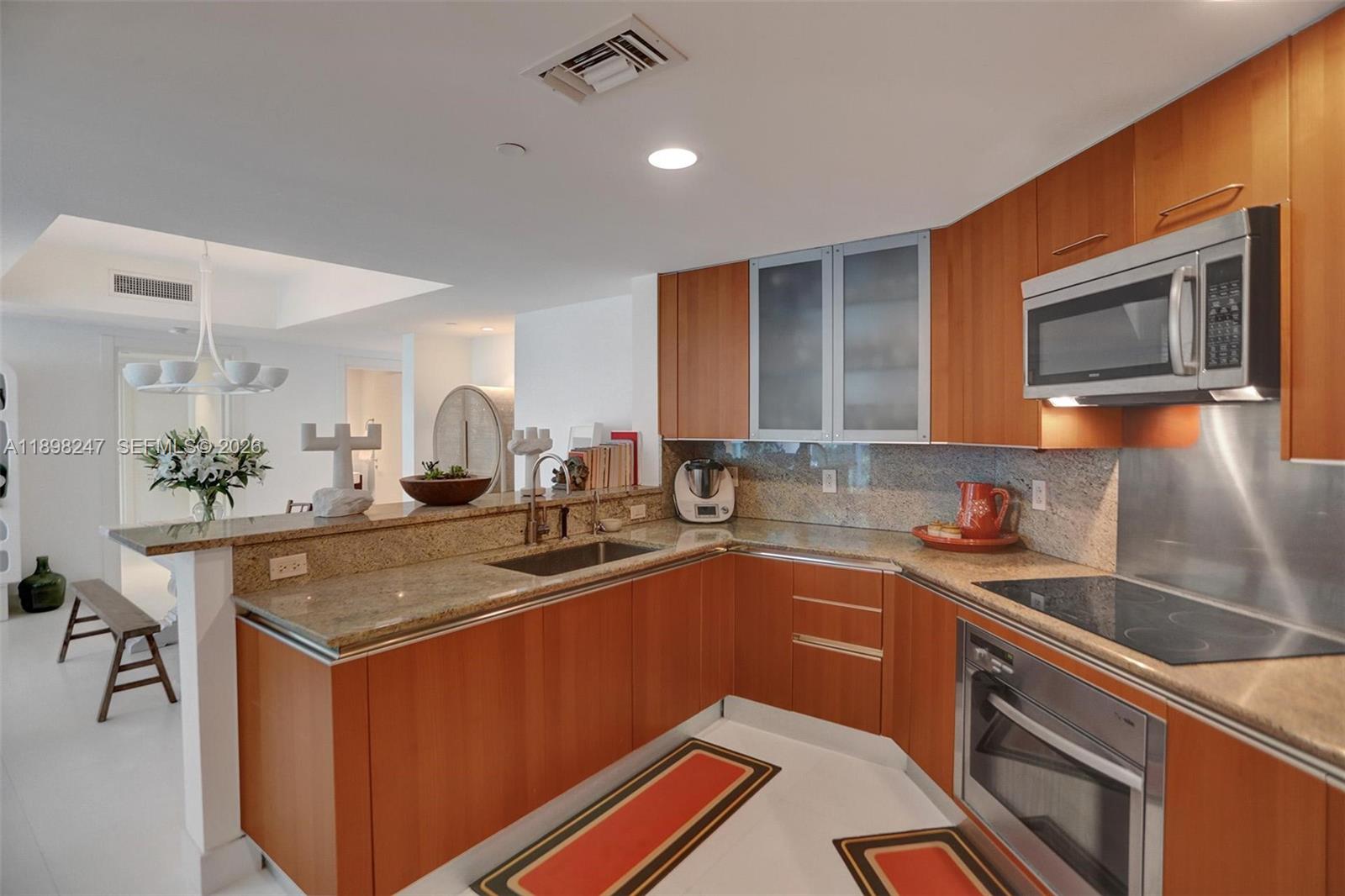 GROVENOR HOUSE CONDO - Residential