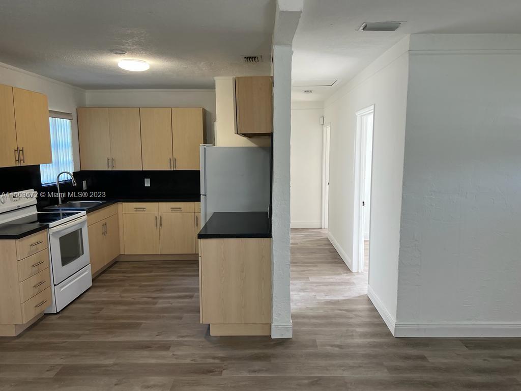 LAUDERDALE MANORS AMD PLA - Residential Lease