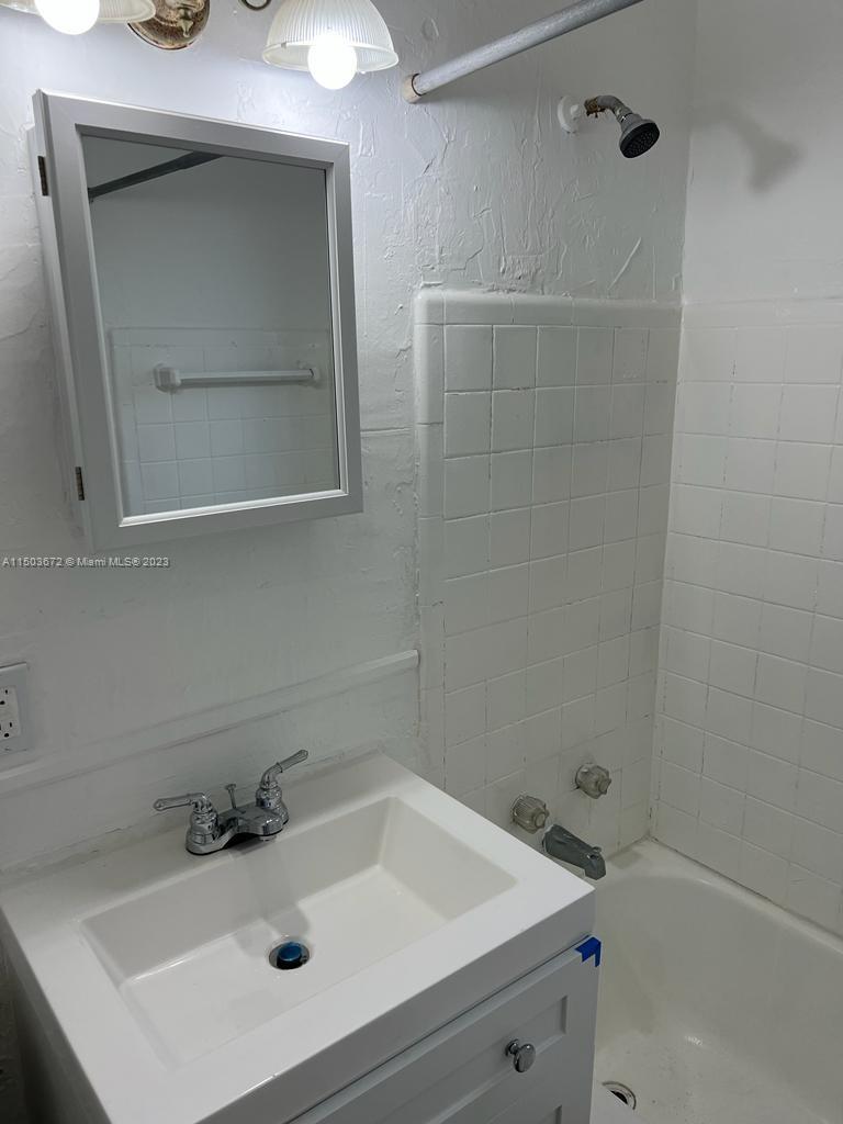 LAUDERDALE MANORS AMD PLA - Residential Lease