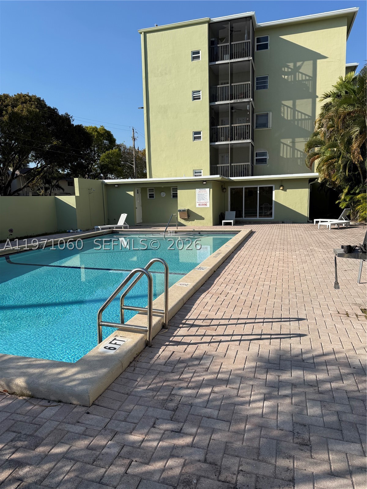 SANTA MONICA CONDOMINIUM - Residential