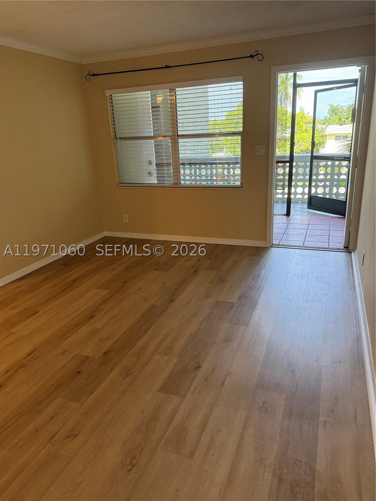 SANTA MONICA CONDOMINIUM - Residential