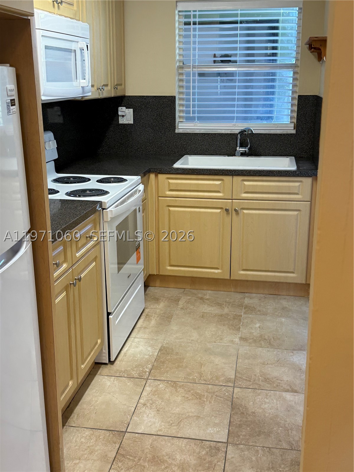 SANTA MONICA CONDOMINIUM - Residential