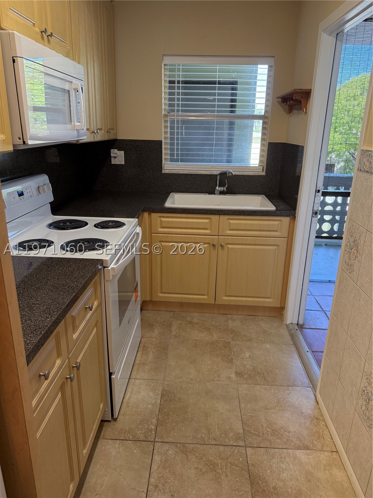 SANTA MONICA CONDOMINIUM - Residential