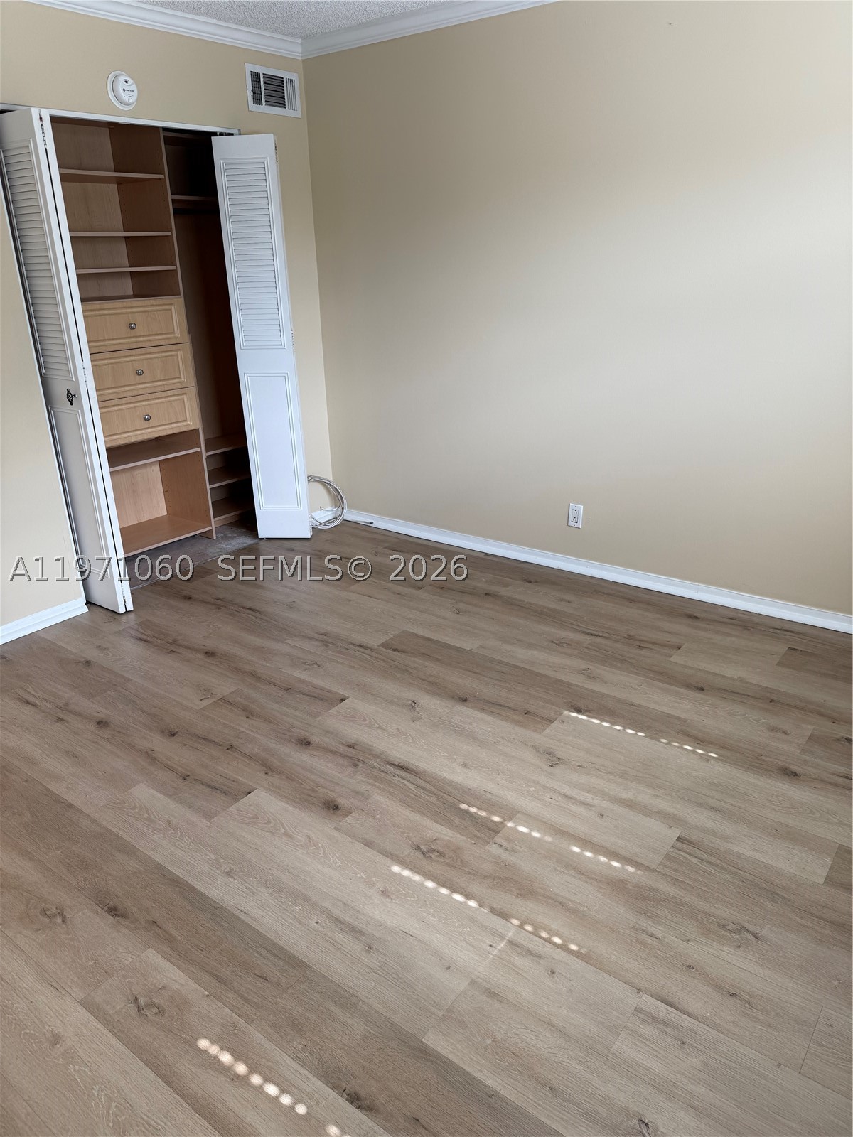 SANTA MONICA CONDOMINIUM - Residential