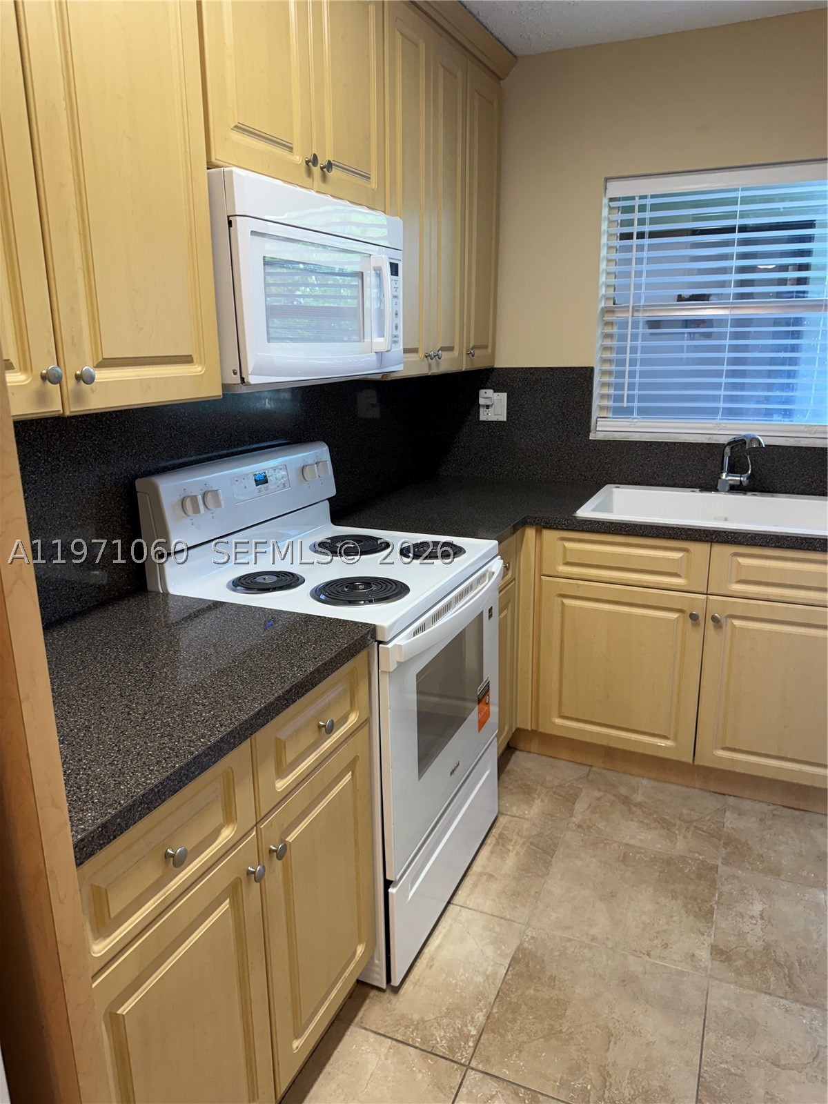 SANTA MONICA CONDOMINIUM - Residential