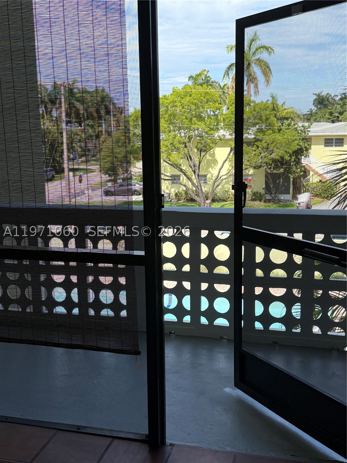 SANTA MONICA CONDOMINIUM - Residential