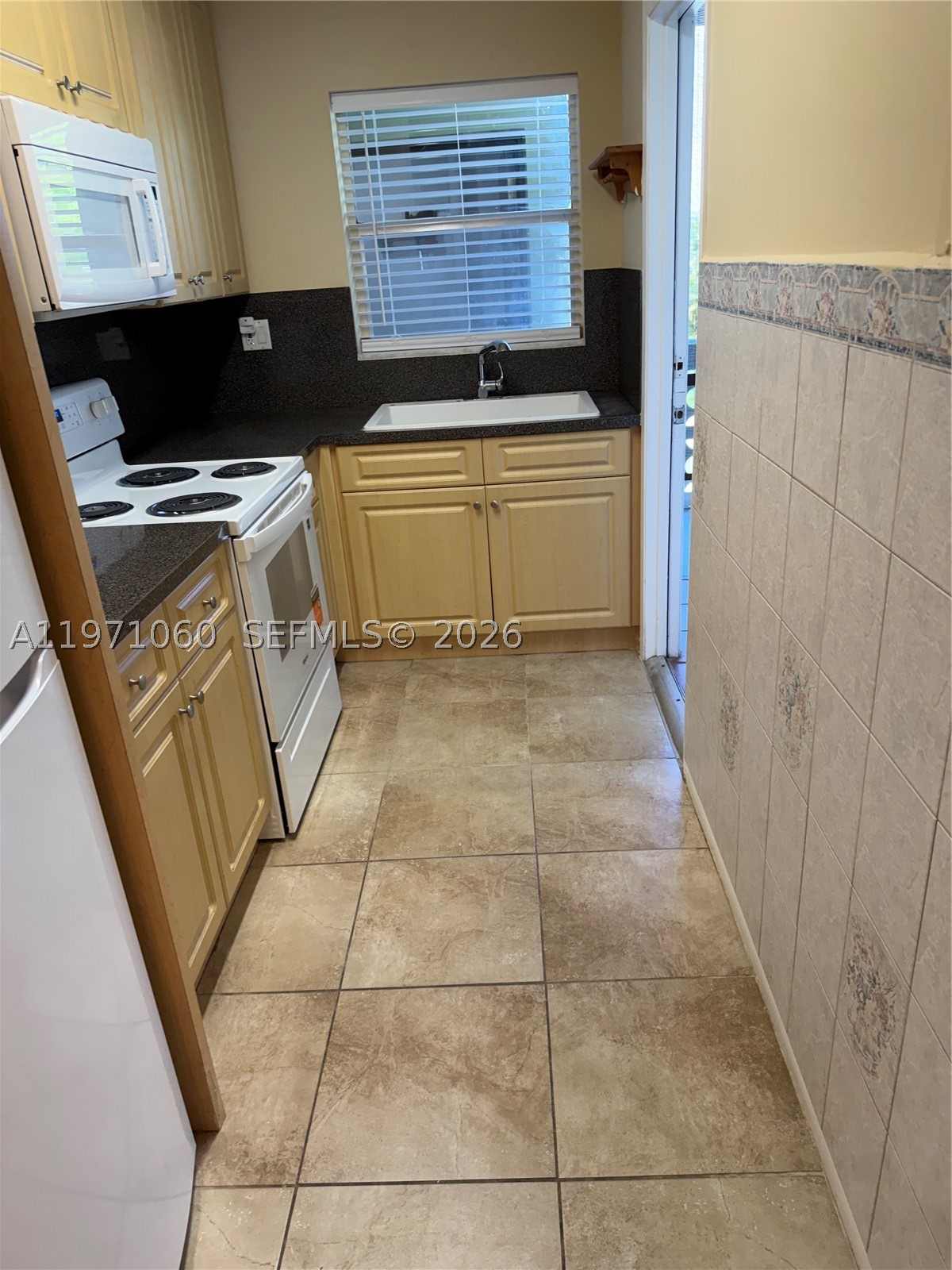 SANTA MONICA CONDOMINIUM - Residential