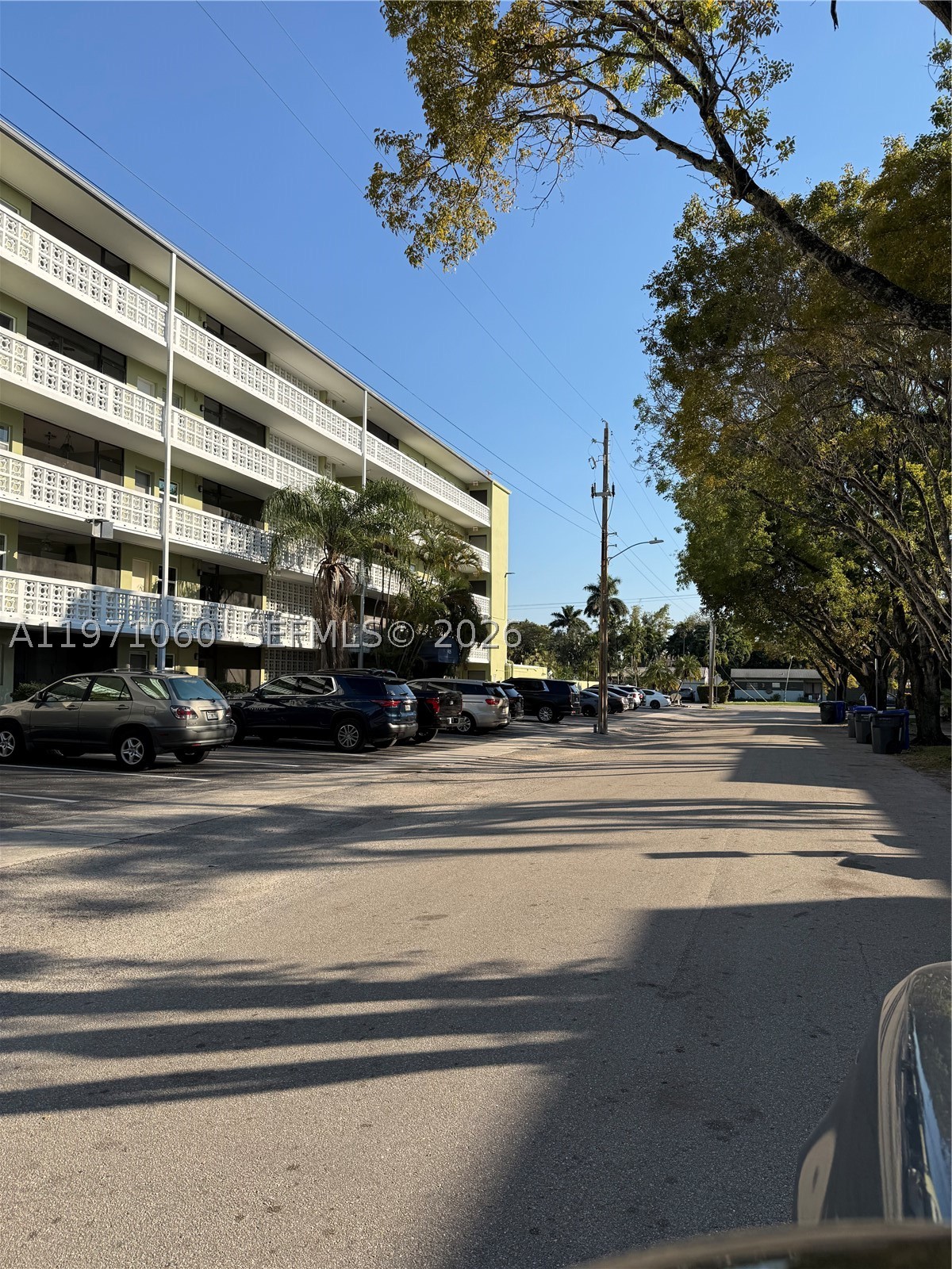 SANTA MONICA CONDOMINIUM - Residential