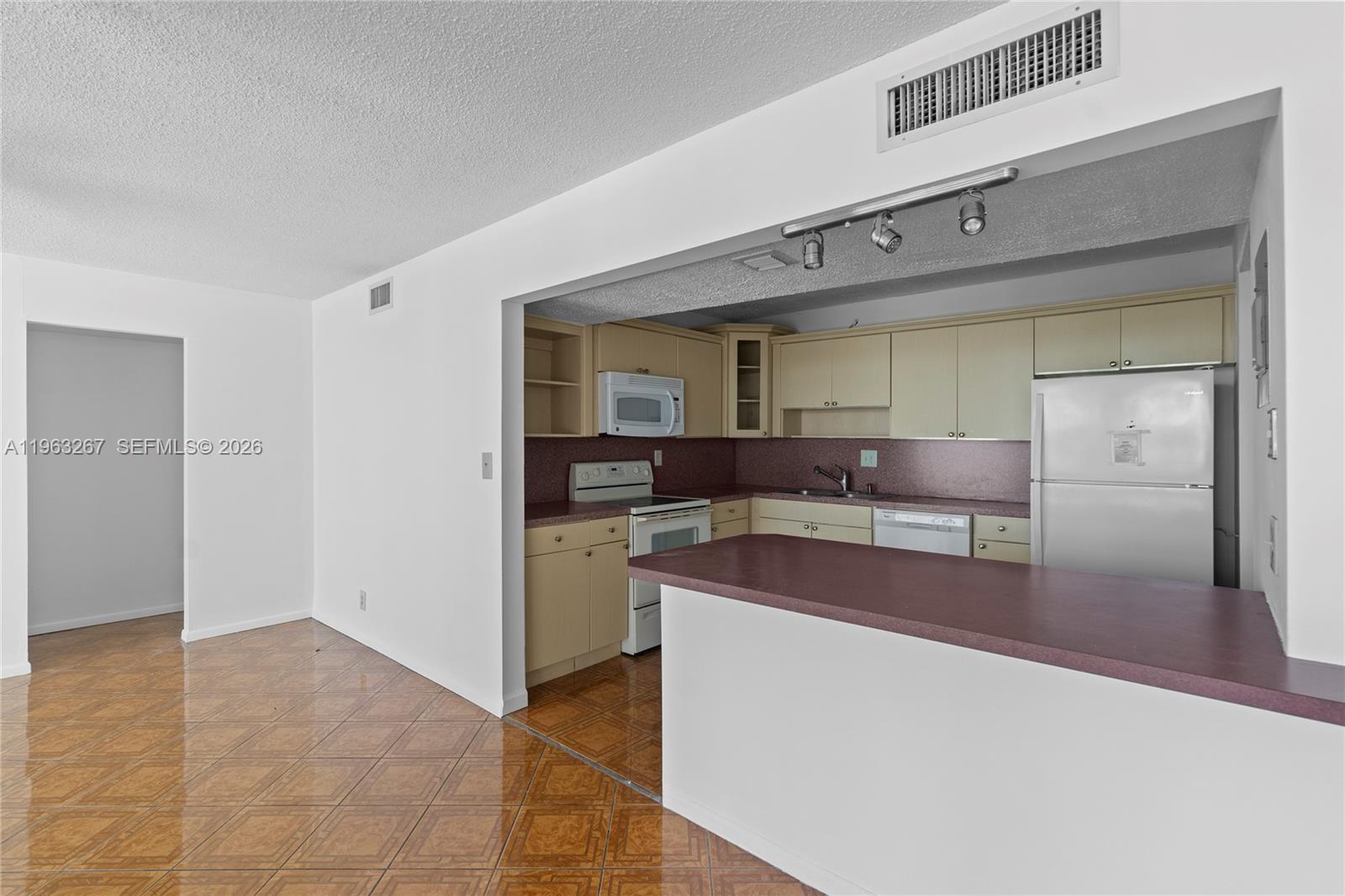 TRAFALGAR TOWERS CONDOMIN - Residential