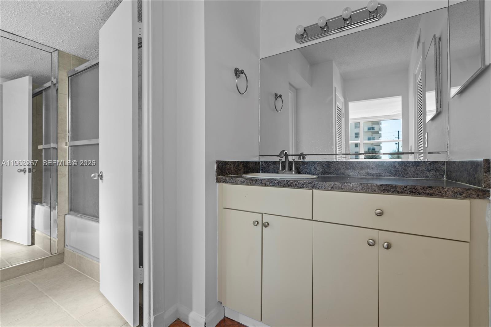 TRAFALGAR TOWERS CONDOMIN - Residential