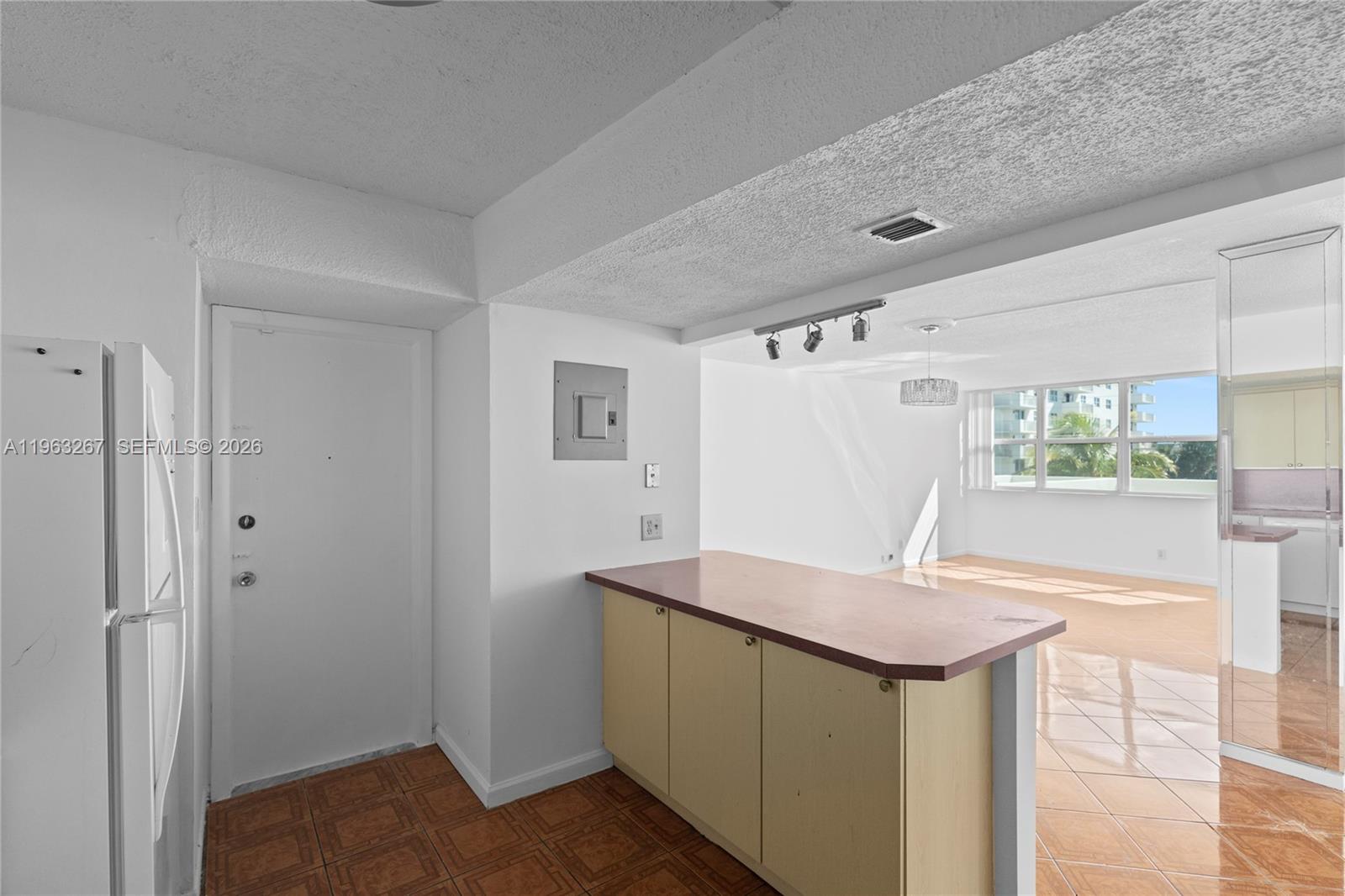 TRAFALGAR TOWERS CONDOMIN - Residential